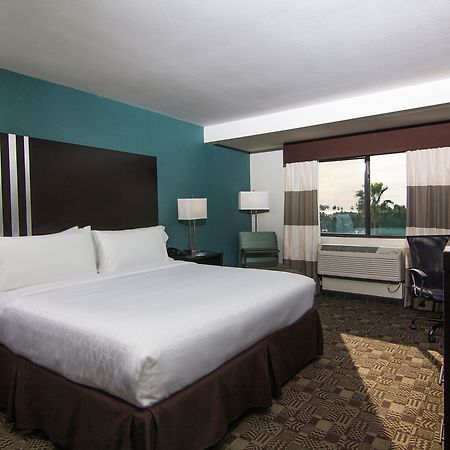 Holiday Inn Express Hotel & Suites Carlsbad Beach By Ihg Buitenkant foto