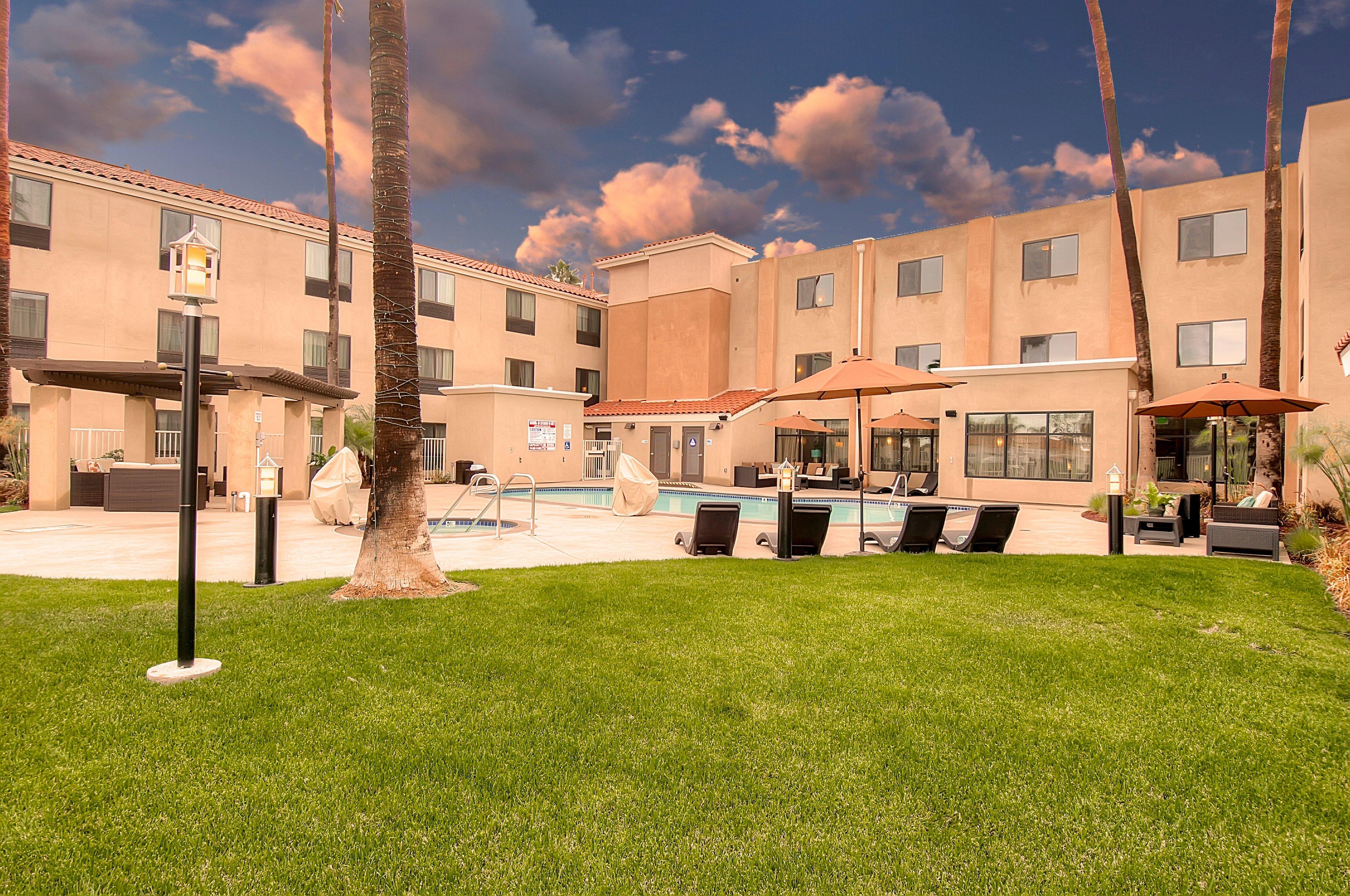 Holiday Inn Express Hotel & Suites Carlsbad Beach By Ihg Buitenkant foto